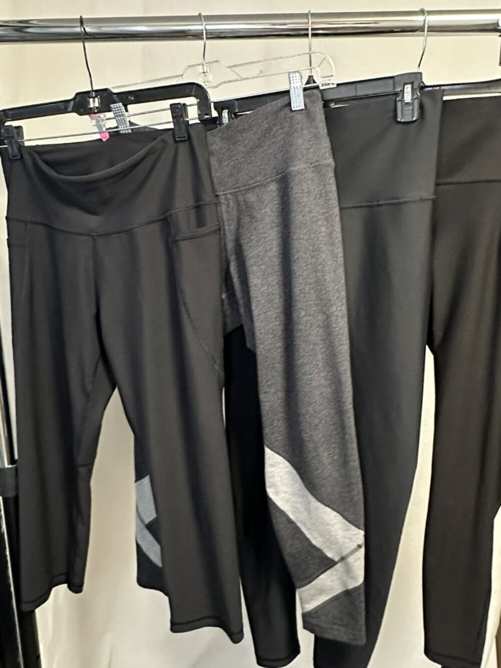 Old Navy Active Go-Dry Balance Charcoal Grey Colorblock Cropped Leggings - Picture 7 of 7